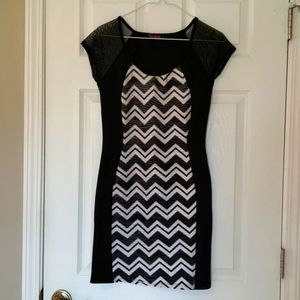Sexy figure flattering black white cocktail dress in US size small